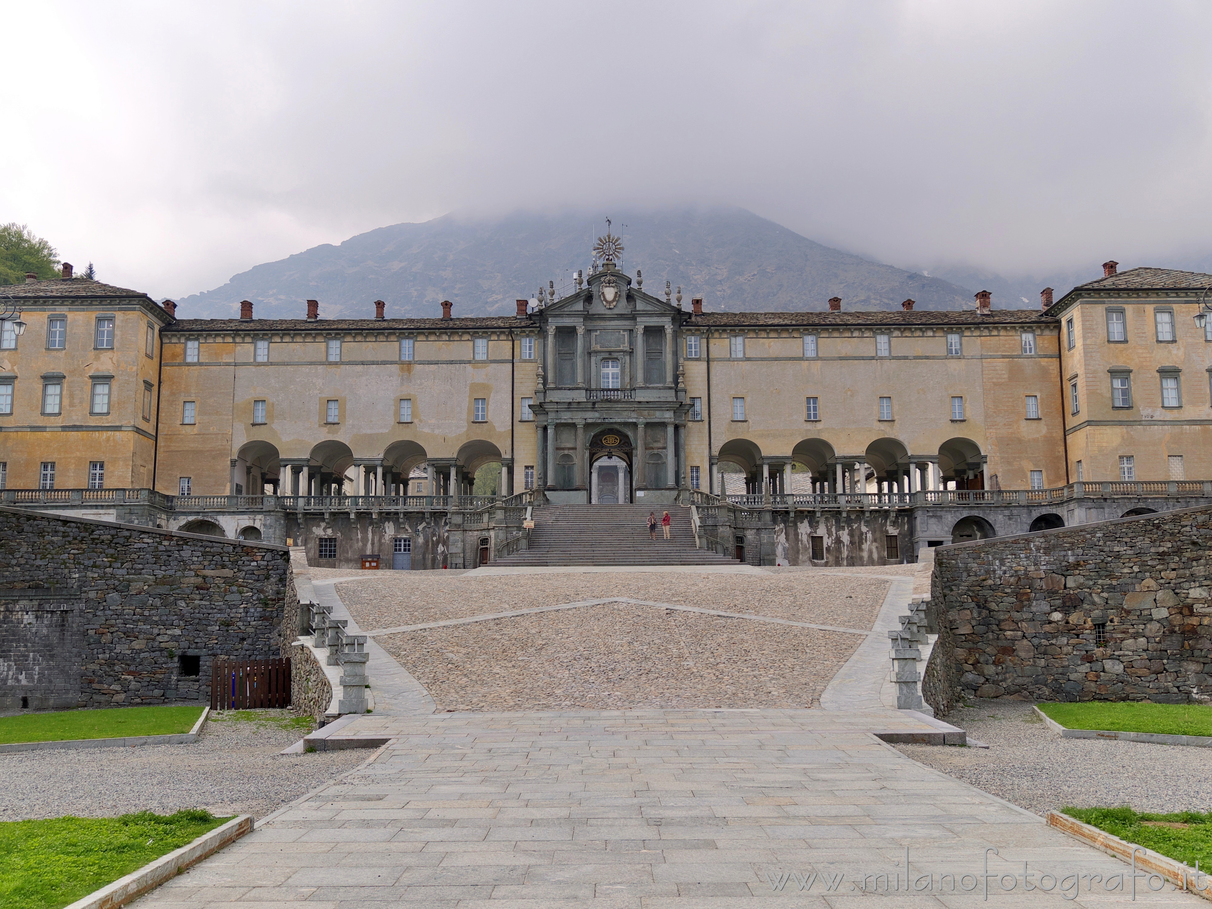 Biella - Cortile inferiore del Santuario di Oropa